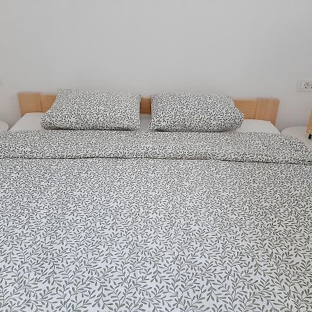 Green Bee Apartment Lesce  Ngoại thất bức ảnh