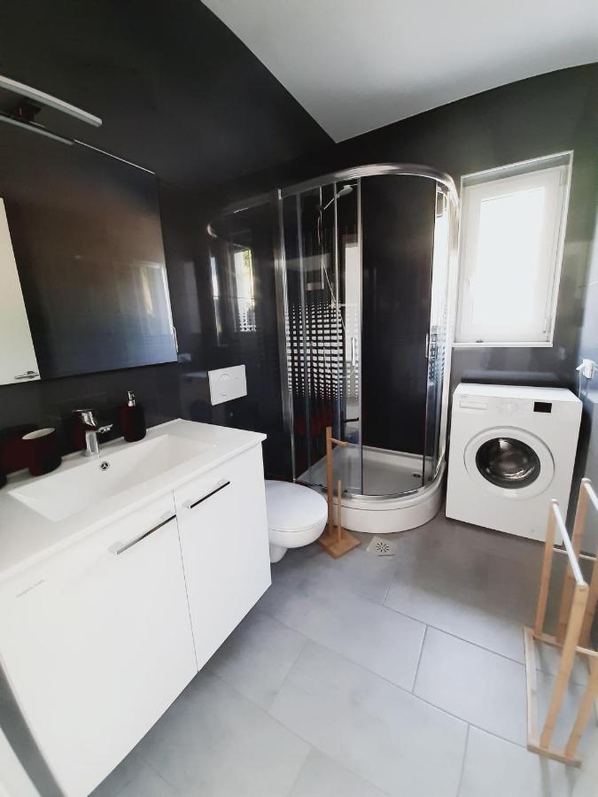 Green Bee Apartment Lesce  Ngoại thất bức ảnh